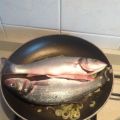 Branzino con capperi e mirtilli rossi