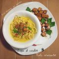 Zuppa di noodles con tofu croccante