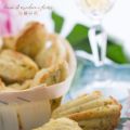 Madeleines salate con caprino e pistacchi