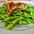 PASTA CON PESTO DI RUCOLA, RICOTTA. E STRISCE[...]