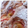 Torta deliziosa di mele con le rose