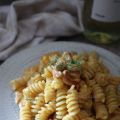 Fusilli con purea di carote, zenzero e anacardi