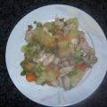 Ricette light: Pollo con piselli patate e carote
