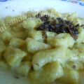 Gnocchi di patate alla curcuma, cacio pepe e[...]