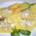 FAZZOLETTI DI PASTA CON FIORI DI ZUCCHINE E[...]