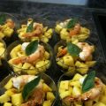 Insalata di lenticchie. mango e gamberi