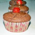 Muffins al cacao con cuore di cocco e ciliegine[...]
