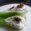 Cucchiai di sedano con crema alla ricotta e noci