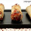 Cannoli con aringa, pecorino, uvetta e gelatina[...]