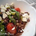 Riso rosso con asparagi verdi pomodorini e feta