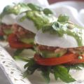 Mozzarella di bufala ripiena di tonno con pesto[...]