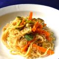 Bifun con verdure saltate