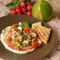 Fattoush con fave e labneh