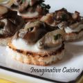 Crostino con salsa mornay e funghi misti