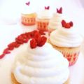 Cupcakes al cocco e ai frutti rossi con cuore[...]