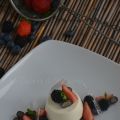 Biancomangiare alle mandorle con frutti rossi
