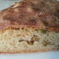 Rotolo di pane alle olive e capperi