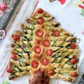 Albero di sfoglia con pomodorini e spinaci