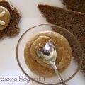Colazione da Mary con pane e crema di nocciole
