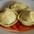 Tortelloni di ricotta e basilico al pomodoro