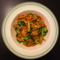 Noodles di pollo e verdure