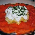 Salmone affumicato con patate e panna acida
