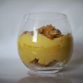 Bicchieri di creme e croccante