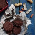 Frollini al kamut e cacao con burro di arachidi