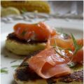 PANCAKES CON SALMONE, PANNOCCHIE E TZATZIKI