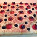Pizza di Altamura con pomodorini, olive nere e[...]
