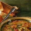 Zuppa di zucchine, mais e prosciutto