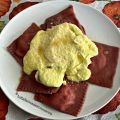Ravioli di barbabietola con crema di ricotta