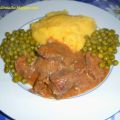 Polenta con spezzatino e piselli