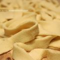 Le lagane - tagliatelle acqua e farina tipiche[...]