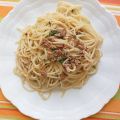 Spaghetti con l'uovo di tonno