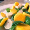 Spiedino di cuore di palma e mango Espetinho de[...]