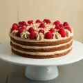 Naked cake al cioccolato nocciola e cannella