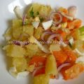 Insalata di patate, cipolle, carote e uova sode