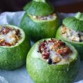 Zucchine tonde ripiene di feta, olive e[...]