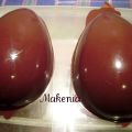 Uovo di Pasqua decorato per centro tavola