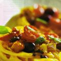 Pizzette di spaghetti con verdure.