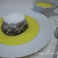 Tortino al cioccolato dal cuore tenero su crema[...]