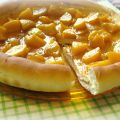 PIZZA DOLCE CON PESCHE SCIROPPATE
