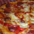 Pizza con Peperoni e Chorizo