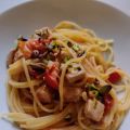 Pasta pomodorini, tonno fresco e pistacchi