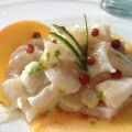 Ceviche di orata con pesche e pepe rosa