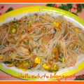 Spaghetti di riso saltati con verdure