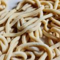 Pasta farina e albumi condita con pesto di[...]