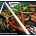 Spaghettini di soia con funghi e verdure