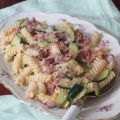 Fusilli con zucchine e prosciutto crudo